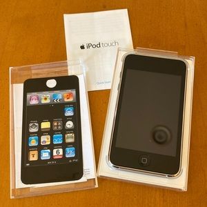 2nd Generation iPod touch!📱🎶 8GB No charger.